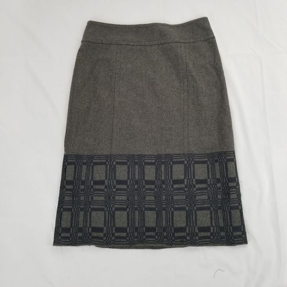 Magaschoni Collection Wool Embroidered Pencil Skirt Size 12.  0072 - Picture 1 of 7